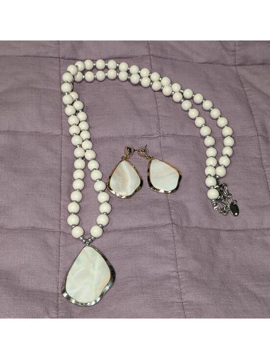 Time and Tru Jewelry - White Beaded Necklace with Matching Earrings Set